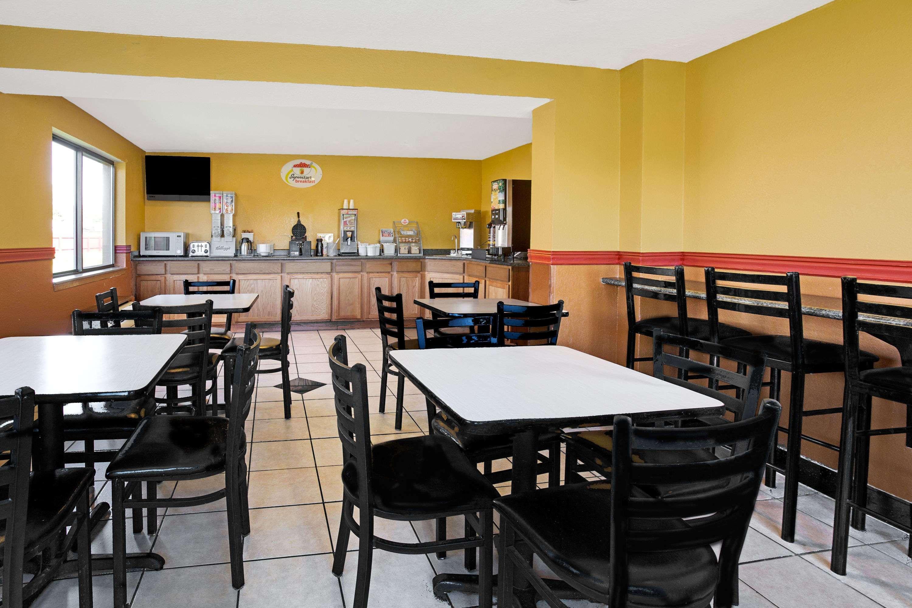 Super 8 By Wyndham Denver Stapleton Ngoại thất bức ảnh